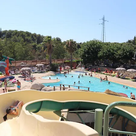 مكان تخييم Mas De Pierredon 4*