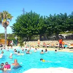 Mas De Pierredon 营地 4*
