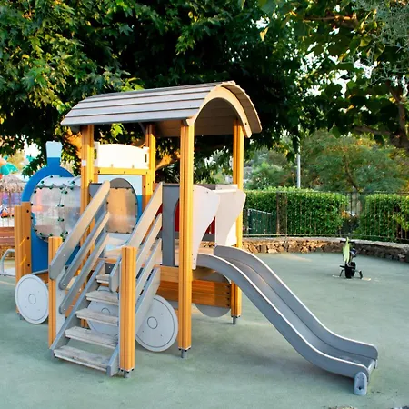 Camping Mas De Pierredon 4*