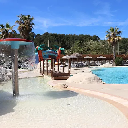 Mas De Pierredon Camping 4*