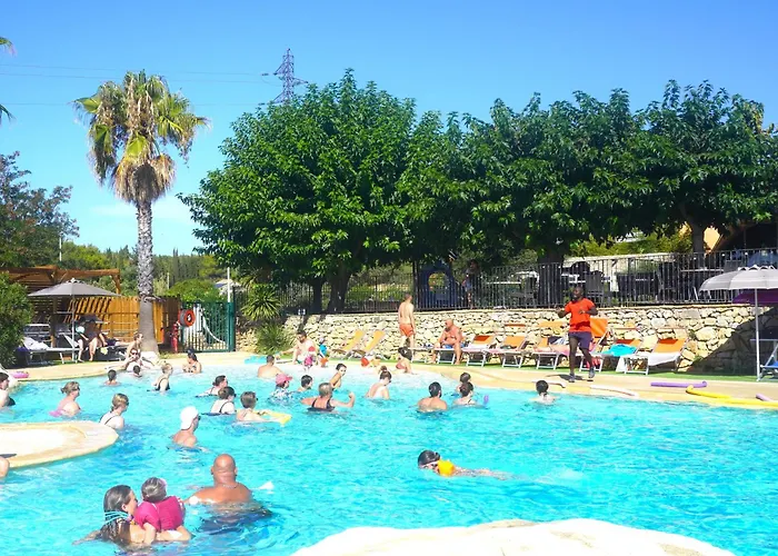 Mas De Pierredon مكان تخييم 4*