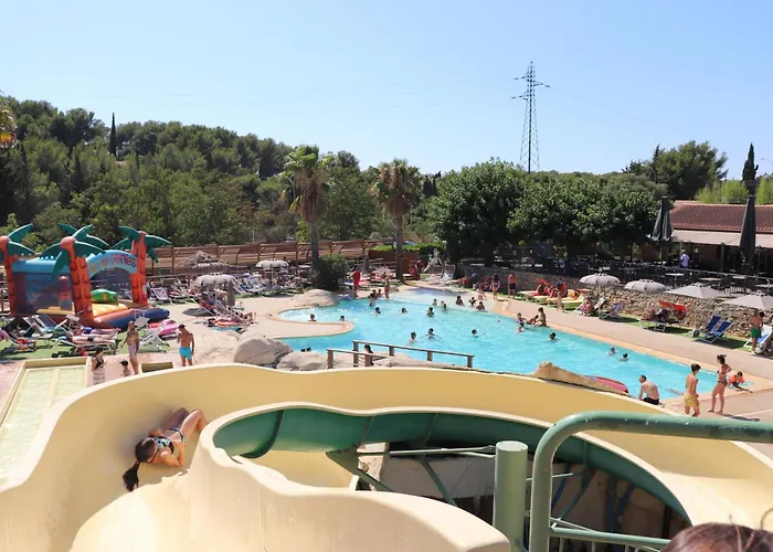 مكان تخييم Mas De Pierredon 4*