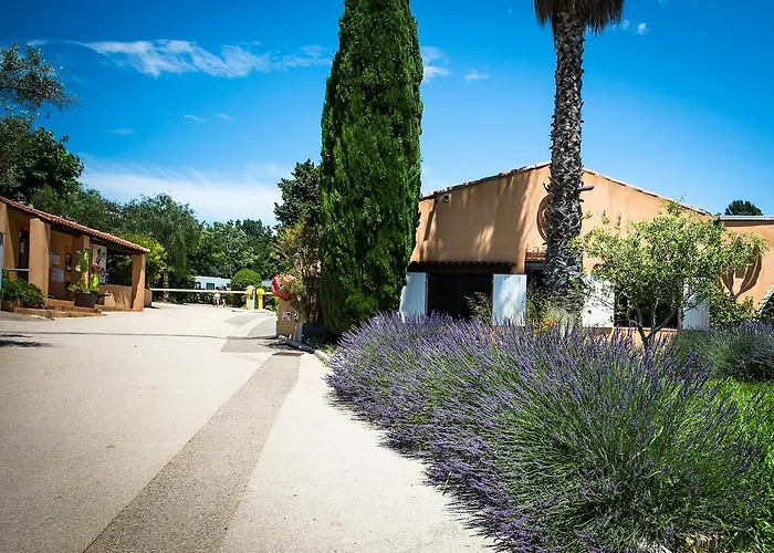 Mas De Pierredon ساناري سور مير